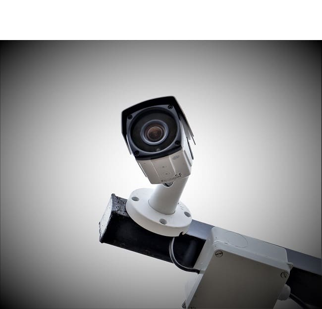 sistemas de videovigilancia frente a los guardias de seguridad